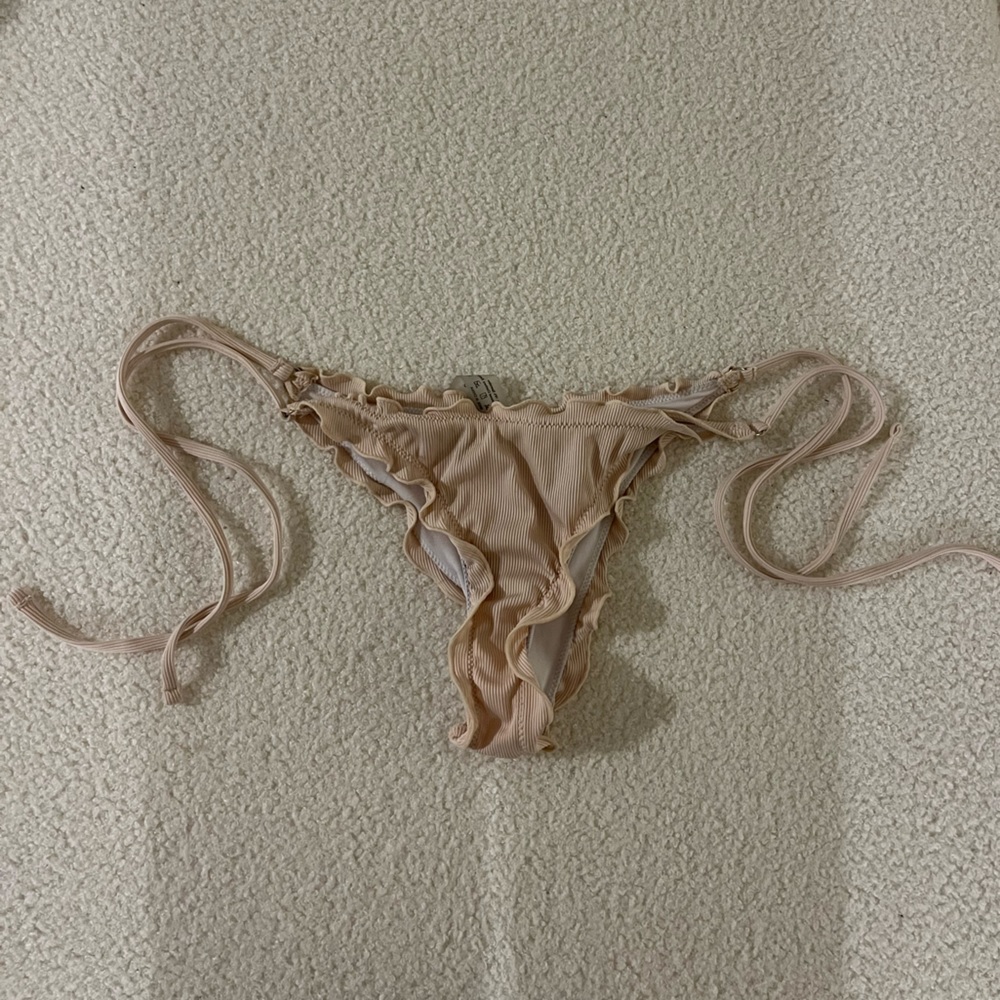scrunched tie beige bottoms 🤍